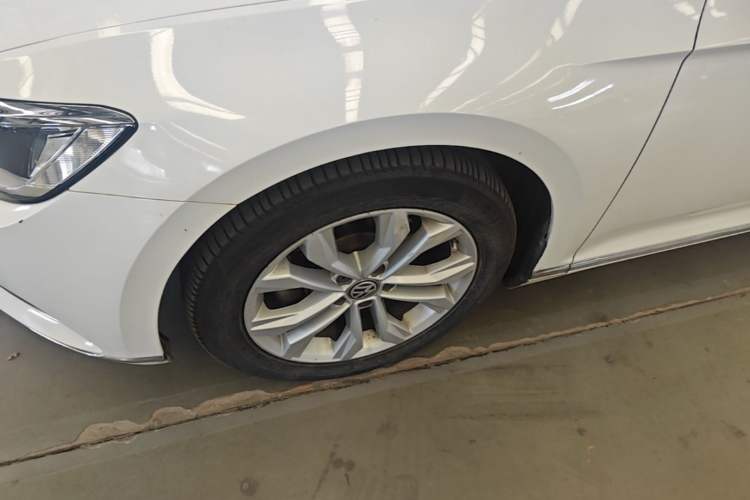 Used Volkswagen Magotan 2018 330TSI DSG Luxury Model Left Front Wheel Hub