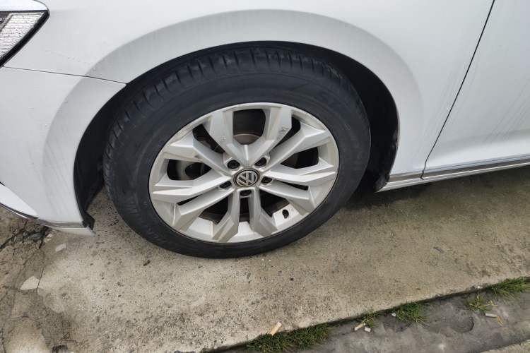 Used Volkswagen Magotan 2018 330TSI DSG Luxury Model Left Front Wheel Hub
