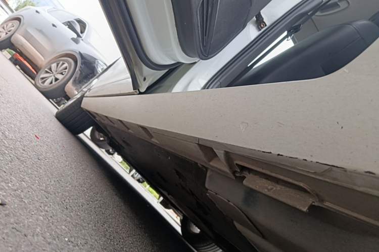 Used Volkswagen Magotan 2018 330TSI DSG Advanced Model Left Side Sill