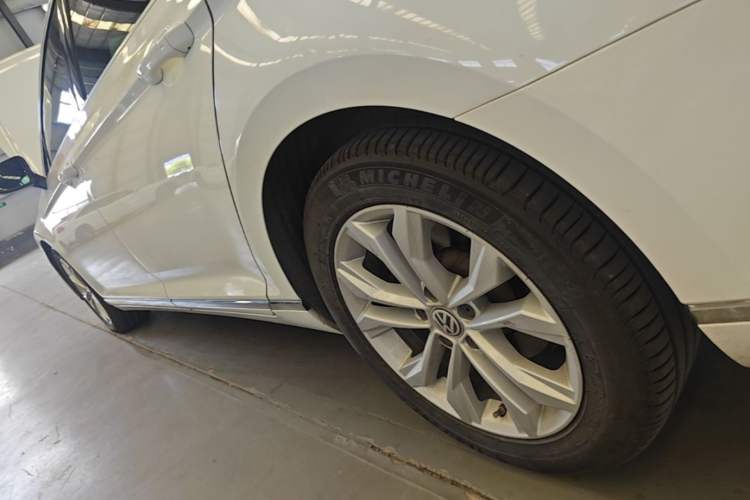 Used Volkswagen Magotan 2018 330TSI DSG Luxury Model Left Side Sill