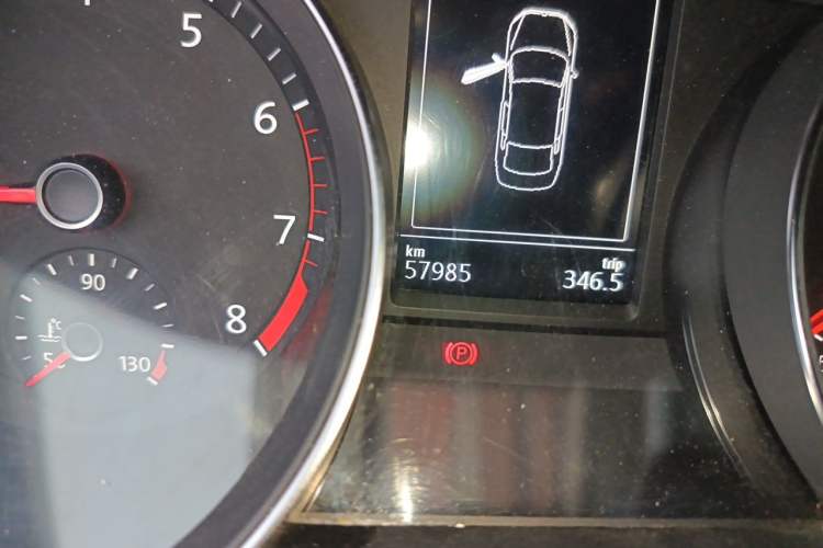 Used Volkswagen Magotan 2018 330TSI DSG Luxury Model Odometer Close Up