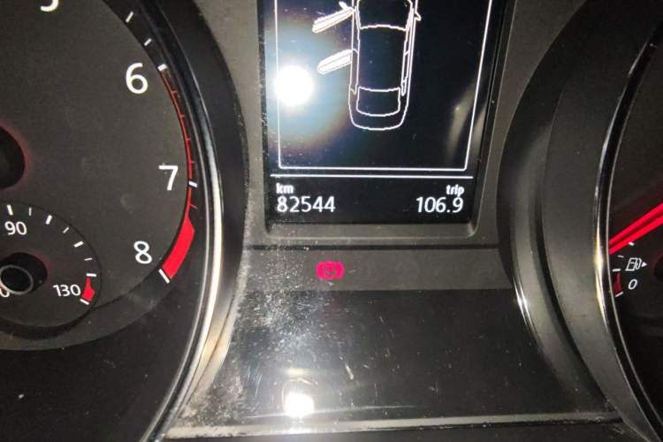 Used Volkswagen Magotan 2018 330TSI DSG Luxury Model Odometer Close Up