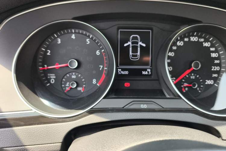 Used Volkswagen Magotan 2018 Facelift 330TSI DSG Luxury Model Odometer Close Up