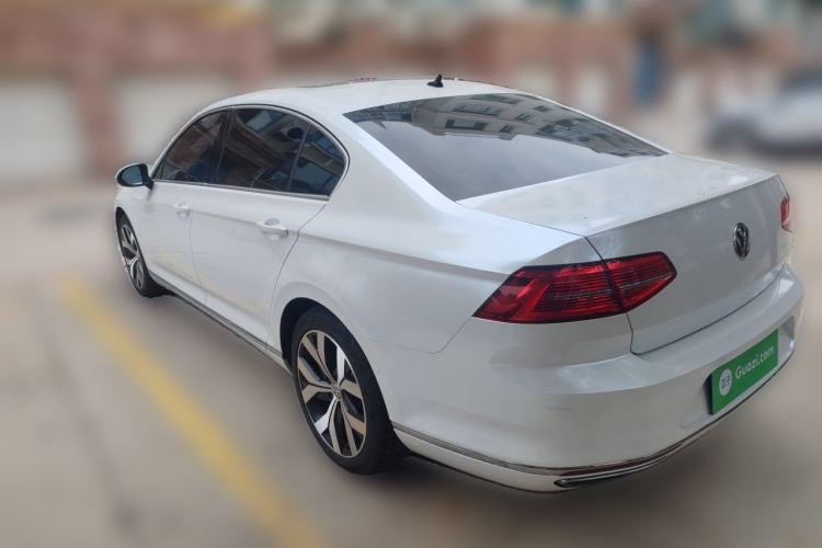 Used Volkswagen Magotan 2018 330TSI DSG Luxury Model Rear Left 45 Deg