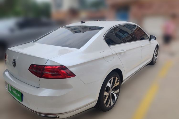Used Volkswagen Magotan 2018 330TSI DSG Luxury Model Rear Right 45 Deg