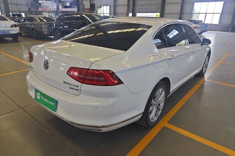Used Volkswagen Magotan 2018 330TSI DSG Luxury Model Rear Right 45 Deg