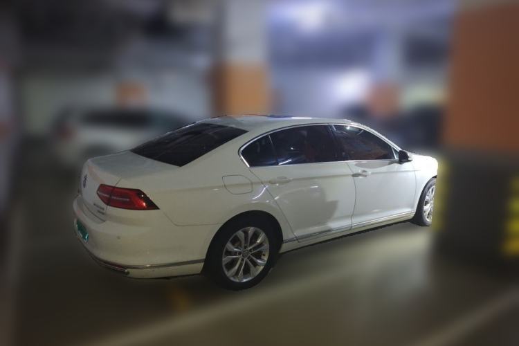 Used Volkswagen Magotan 2018 Facelift 330TSI DSG Luxury Model Rear Right 45 Deg