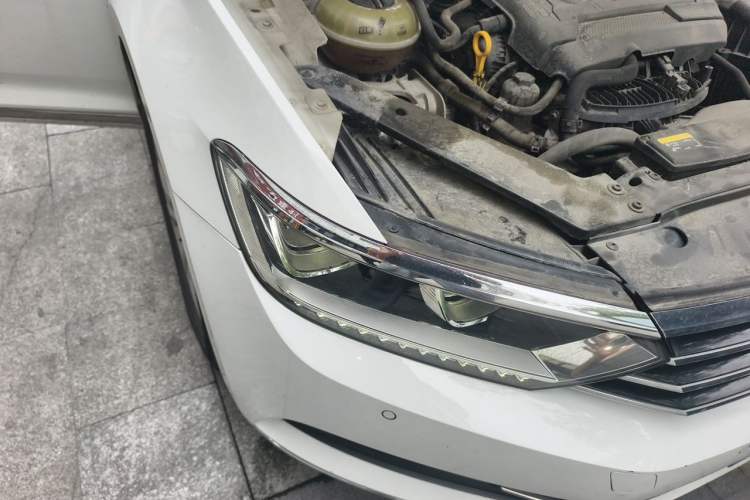 Used Volkswagen Magotan 2018 330TSI DSG Luxury Model Right Front Headlight