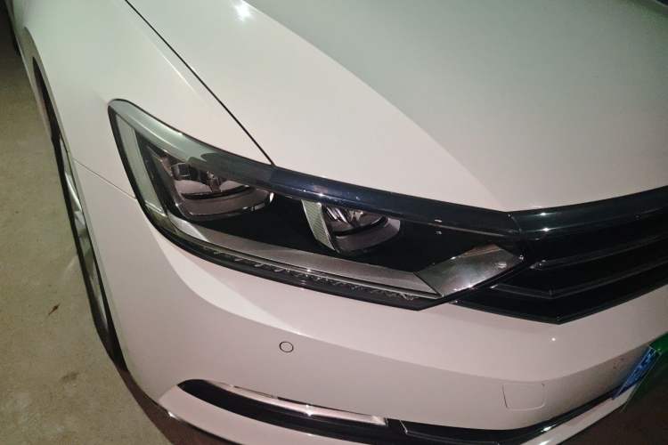 Used Volkswagen Magotan 2018 330TSI DSG Luxury Model Right Front Headlight