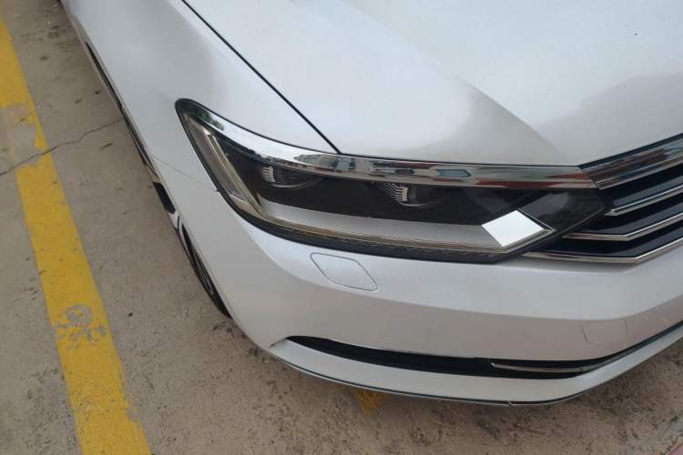 Used Volkswagen Magotan 2018 330TSI DSG Luxury Model Right Front Headlight