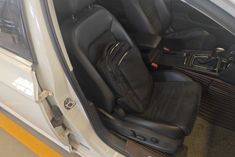 Used Volkswagen Magotan 2018 330TSI DSG Luxury Model Right Front Seat