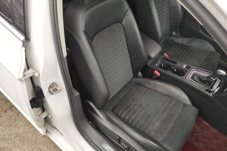Used Volkswagen Magotan 2018 330TSI DSG Luxury Model Right Front Seat