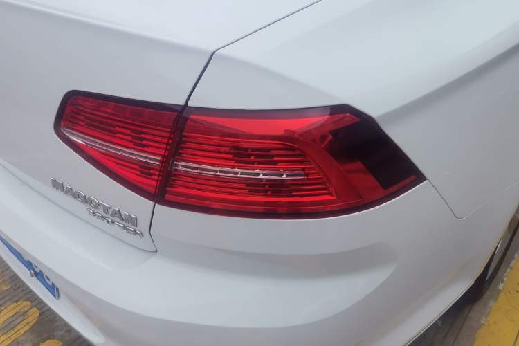 Used Volkswagen Magotan 2018 Facelift 330TSI DSG Luxury Model Right Rear Taillight