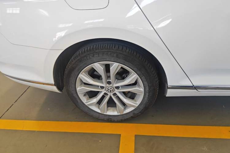 Used Volkswagen Magotan 2018 330TSI DSG Luxury Model Right Rear Wheel Hub