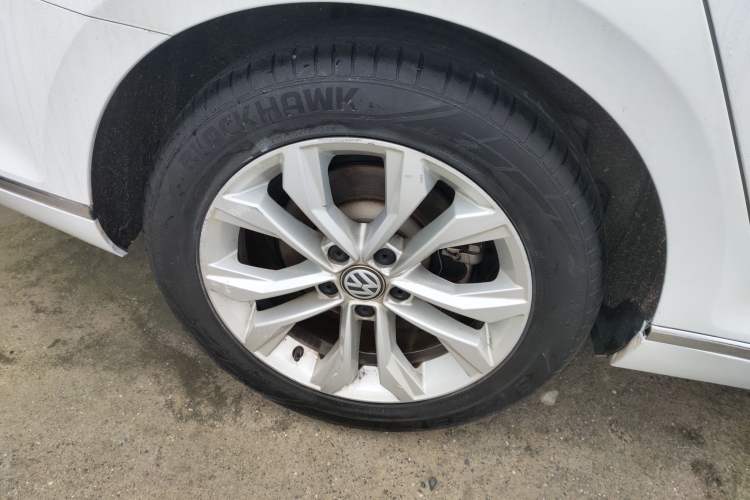 Used Volkswagen Magotan 2018 330TSI DSG Luxury Model Right Rear Wheel Hub