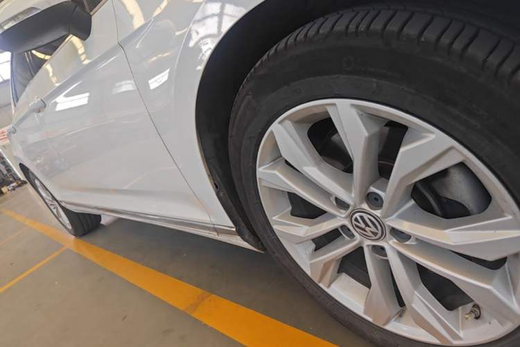 Used Volkswagen Magotan 2018 330TSI DSG Luxury Model Right Side Sill