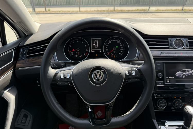 Used Volkswagen Magotan 2018 330TSI DSG Luxury Model Steering Wheel
