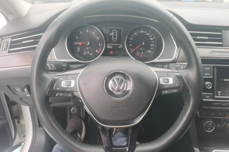 Used Volkswagen Magotan 2018 330TSI DSG Luxury Model Steering Wheel