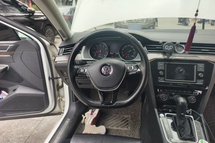 Used Volkswagen Magotan 2018 330TSI DSG Luxury Model Steering Wheel