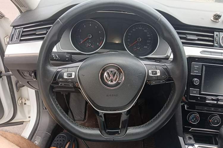 Used Volkswagen Magotan 2018 330TSI DSG Advanced Model Steering Wheel