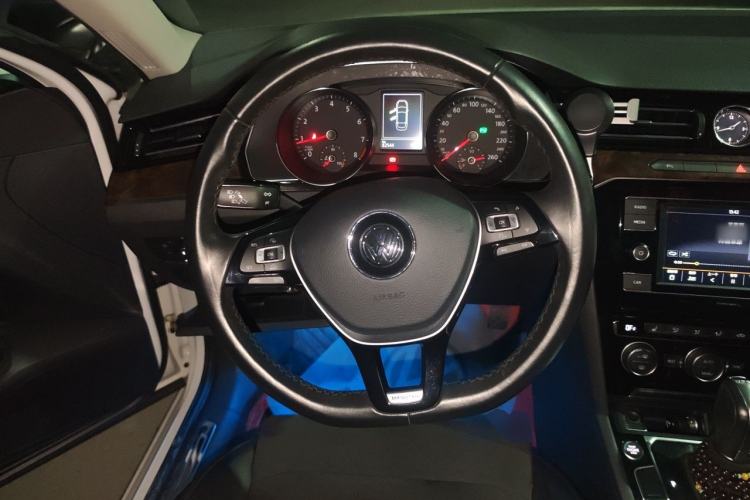 Used Volkswagen Magotan 2018 330TSI DSG Luxury Model Steering Wheel