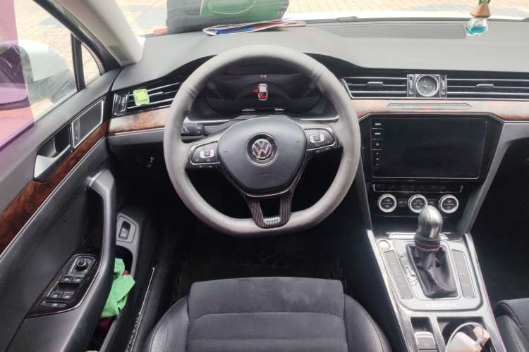 Used Volkswagen Magotan 2018 330TSI DSG Luxury Model Steering Wheel