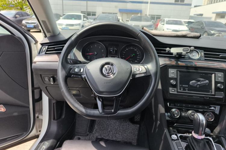 Used Volkswagen Magotan 2018 Facelift 330TSI DSG Luxury Model Steering Wheel
