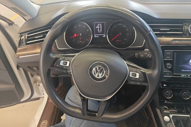 Used Volkswagen Magotan 2018 330TSI DSG Luxury Model Steering Wheel