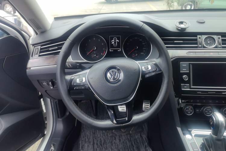 Used Volkswagen Magotan 2018 Facelift 330TSI DSG Luxury Model Steering Wheel