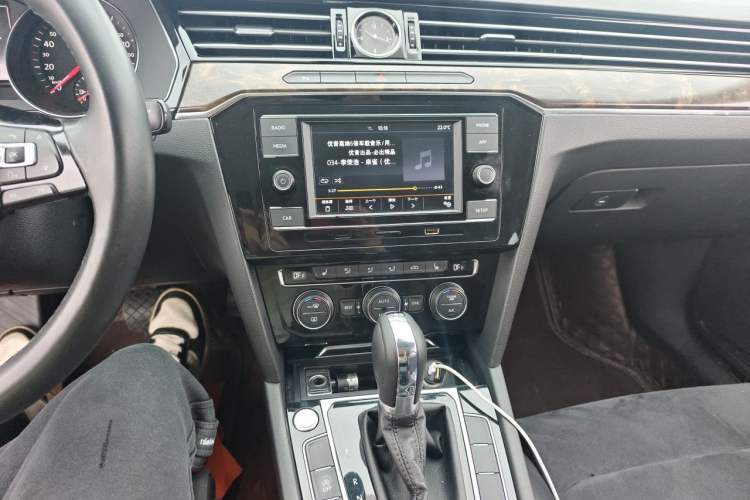 Used Volkswagen Magotan 2018 330TSI DSG Luxury Model Audio And AC Panel