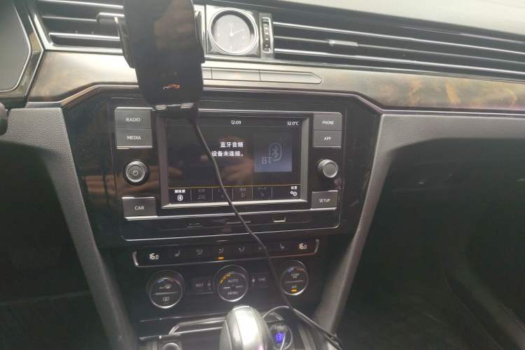 Used Volkswagen Magotan 2018 Facelift 330TSI DSG Luxury Model Audio And AC Panel