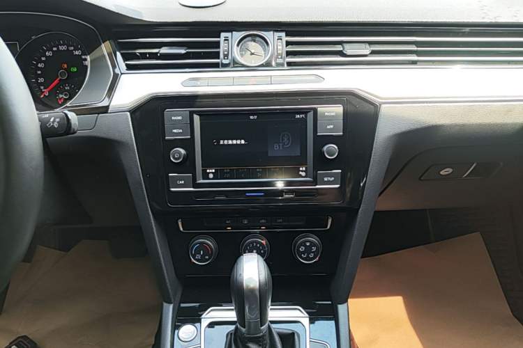 Used Volkswagen Magotan 2018 330TSI DSG Advanced Model Audio And AC Panel