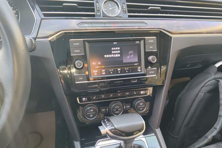 Used Volkswagen Magotan 2018 330TSI DSG Luxury Model Audio And AC Panel