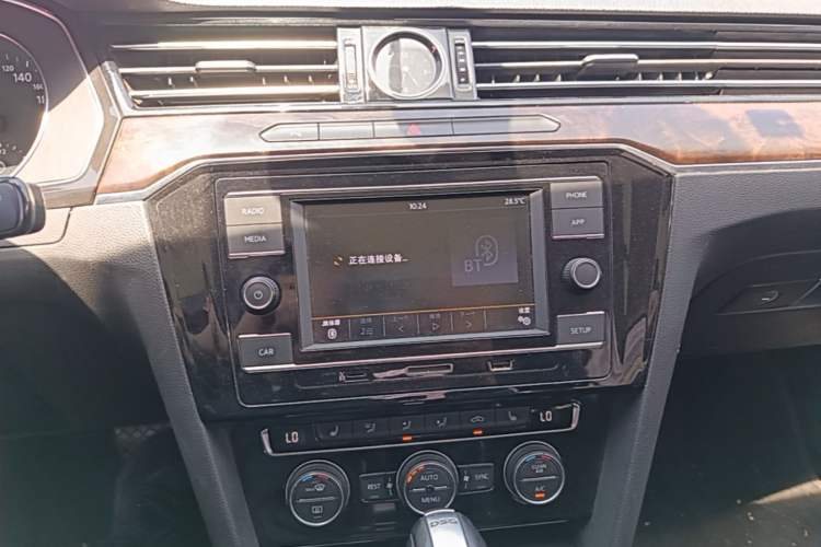 Used Volkswagen Magotan 2018 330TSI DSG Luxury Model Audio And AC Panel