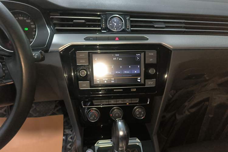 Used Volkswagen Magotan 2018 330TSI DSG Advanced Model Audio And AC Panel