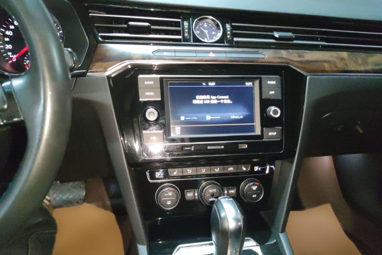 Used Volkswagen Magotan 2018 Facelift 330TSI DSG Luxury Model Audio And AC Panel