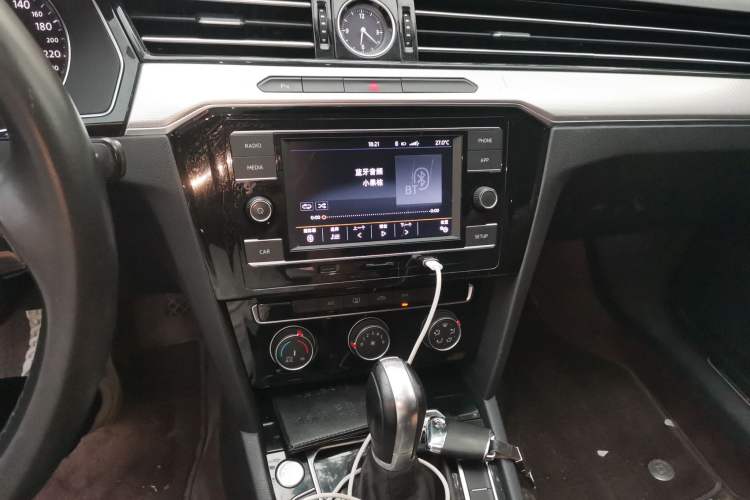 Used Volkswagen Magotan 2018 330TSI DSG Advanced Model Audio And AC Panel