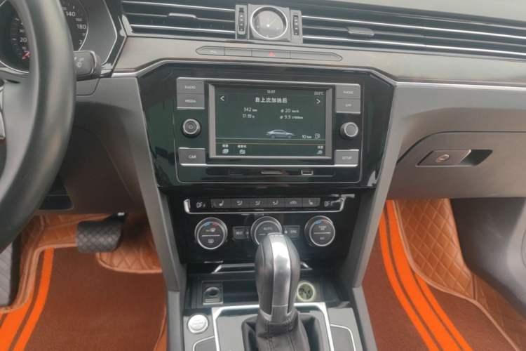 Used Volkswagen Magotan 2018 330TSI DSG Luxury Model Audio And AC Panel