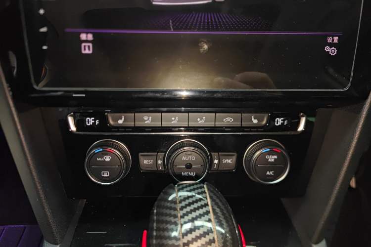 Used Volkswagen Magotan 2018 330TSI DSG Luxury Model Audio And AC Panel