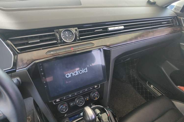 Used Volkswagen Magotan 2018 Facelift 330TSI DSG Luxury Model Audio And AC Panel