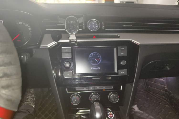 Used Volkswagen Magotan 2018 330TSI DSG Advanced Model Audio And AC Panel