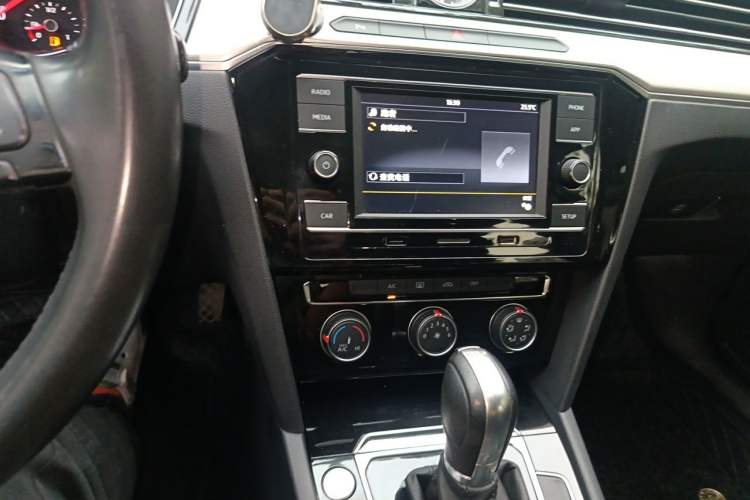 Used Volkswagen Magotan 2018 330TSI DSG Advanced Model Audio And AC Panel