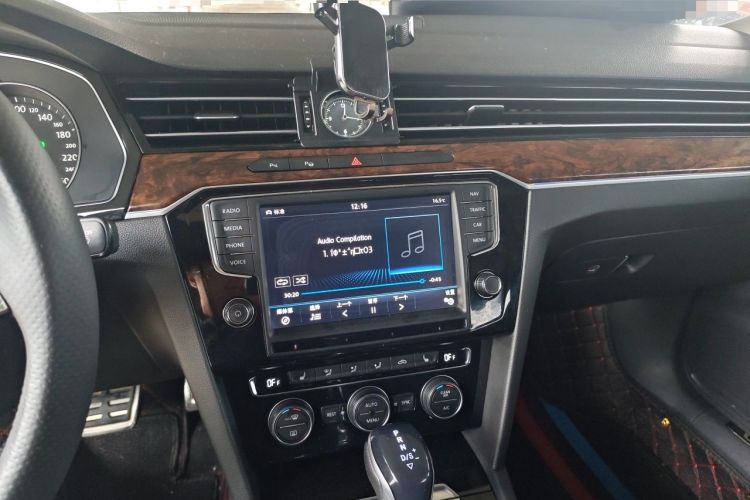 Used Volkswagen Magotan 2018 330TSI DSG Luxury Model Audio And AC Panel