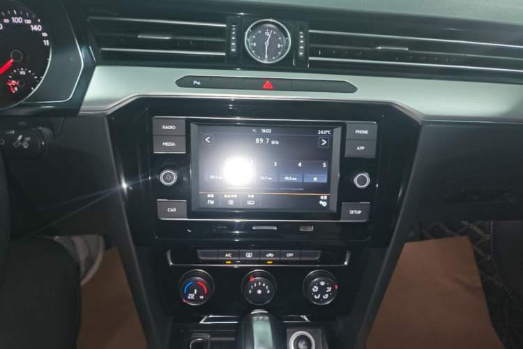 Used Volkswagen Magotan 2018 330TSI DSG Advanced Model Audio And AC Panel