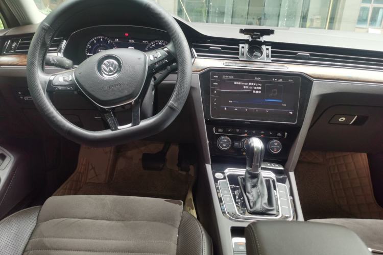 Used Volkswagen Magotan 2018 380TSI DSG Prestige Model Center Console