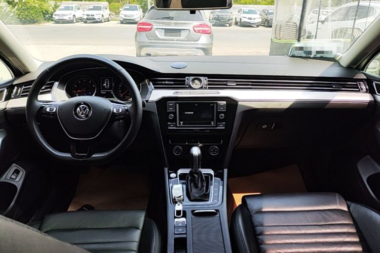 Used Volkswagen Magotan 2018 330TSI DSG Advanced Model Center Console