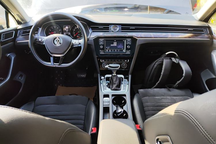 Used Volkswagen Magotan 2018 330TSI DSG Luxury Model Center Console