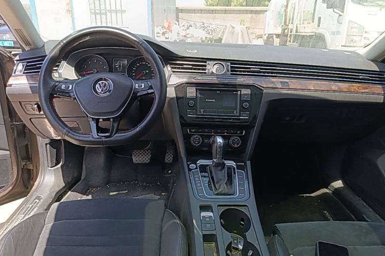 Used Volkswagen Magotan 2018 330TSI DSG Luxury Model Center Console