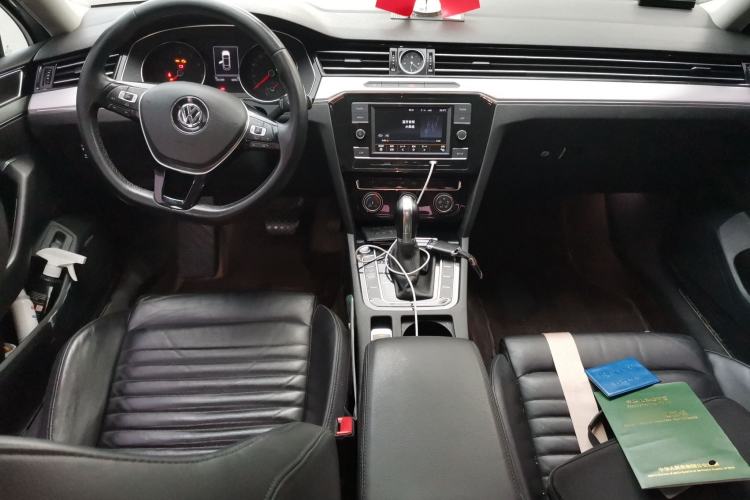 Used Volkswagen Magotan 2018 330TSI DSG Advanced Model Center Console