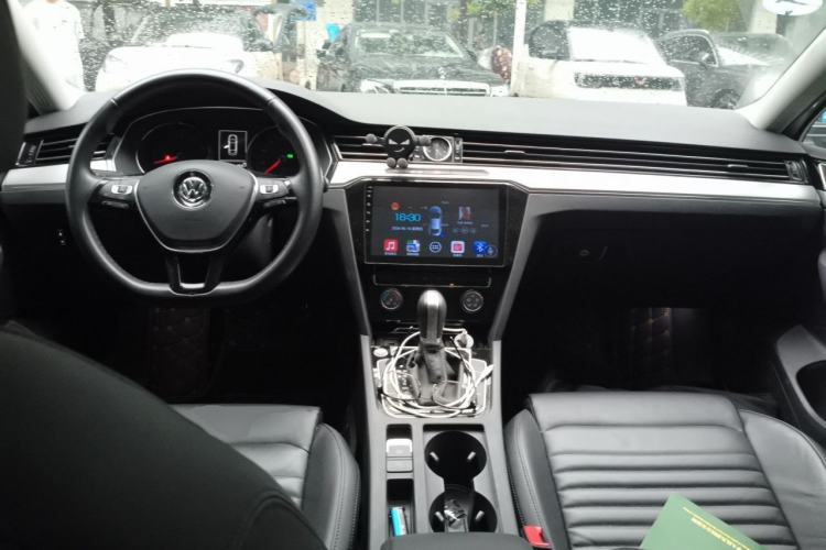 Used Volkswagen Magotan 2018 330TSI DSG Advanced Model Center Console